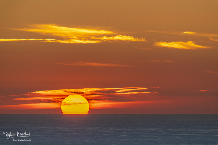 Coucher de soleil sur la mer depuis les falaises du cap Blanc-Nez